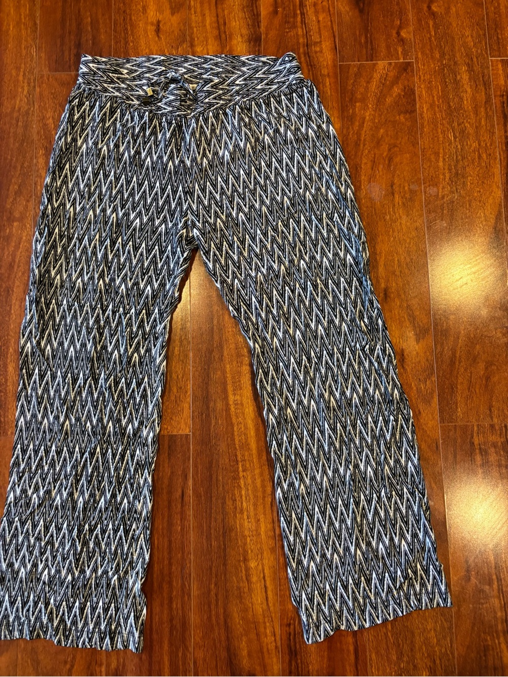 Women's Black & White Zigzag Pajama Pants